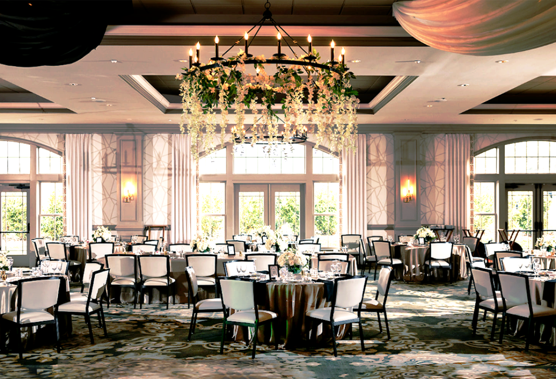 BALLROOM DINING